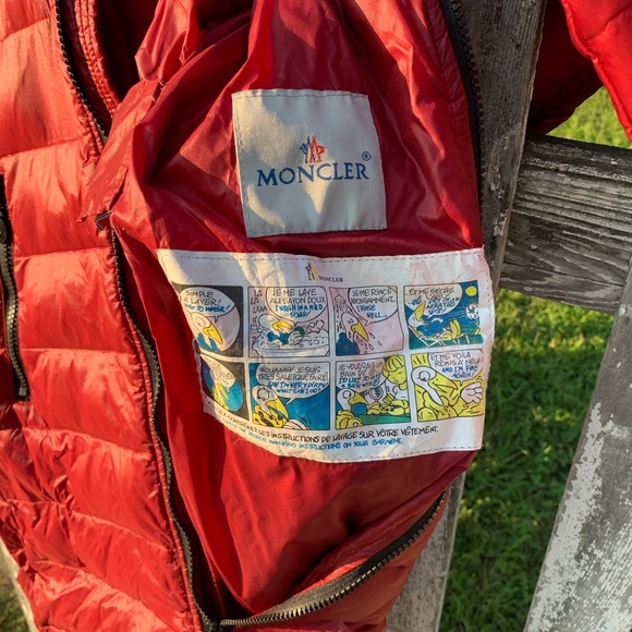 Moncler women’s 3/4 puffer jacket authentic. Be the ENVY of your click !!!! - Picture 4 of 4